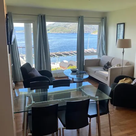 Apartment I Med Sjoutsikt Hjelmeland